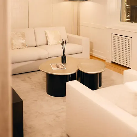 Mews House מלון *