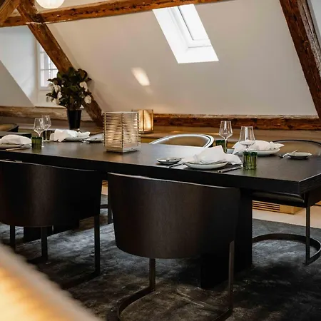 Mews House Hotell
