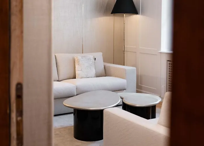 Mews House Отель