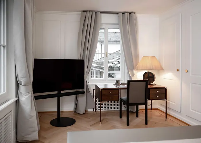 Mews House Отель *